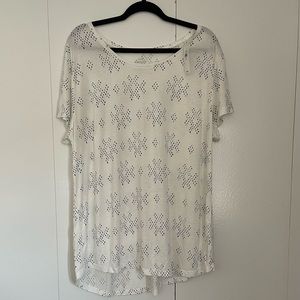 NWT gap factory luxe tshirt. White with deep, navy blue pattern. Super soft! XXL